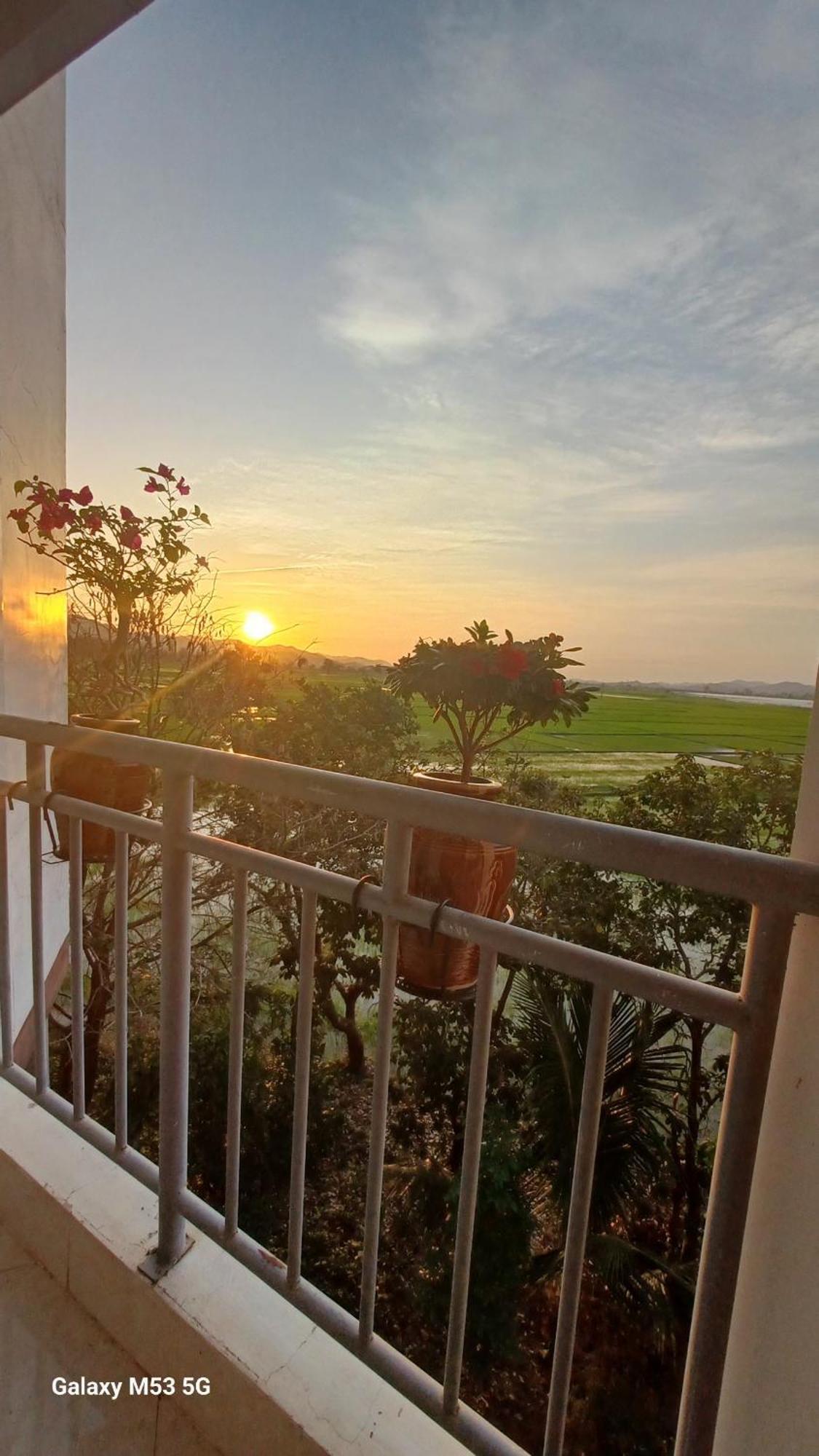 Lak View Hotel Lien Son Luaran gambar