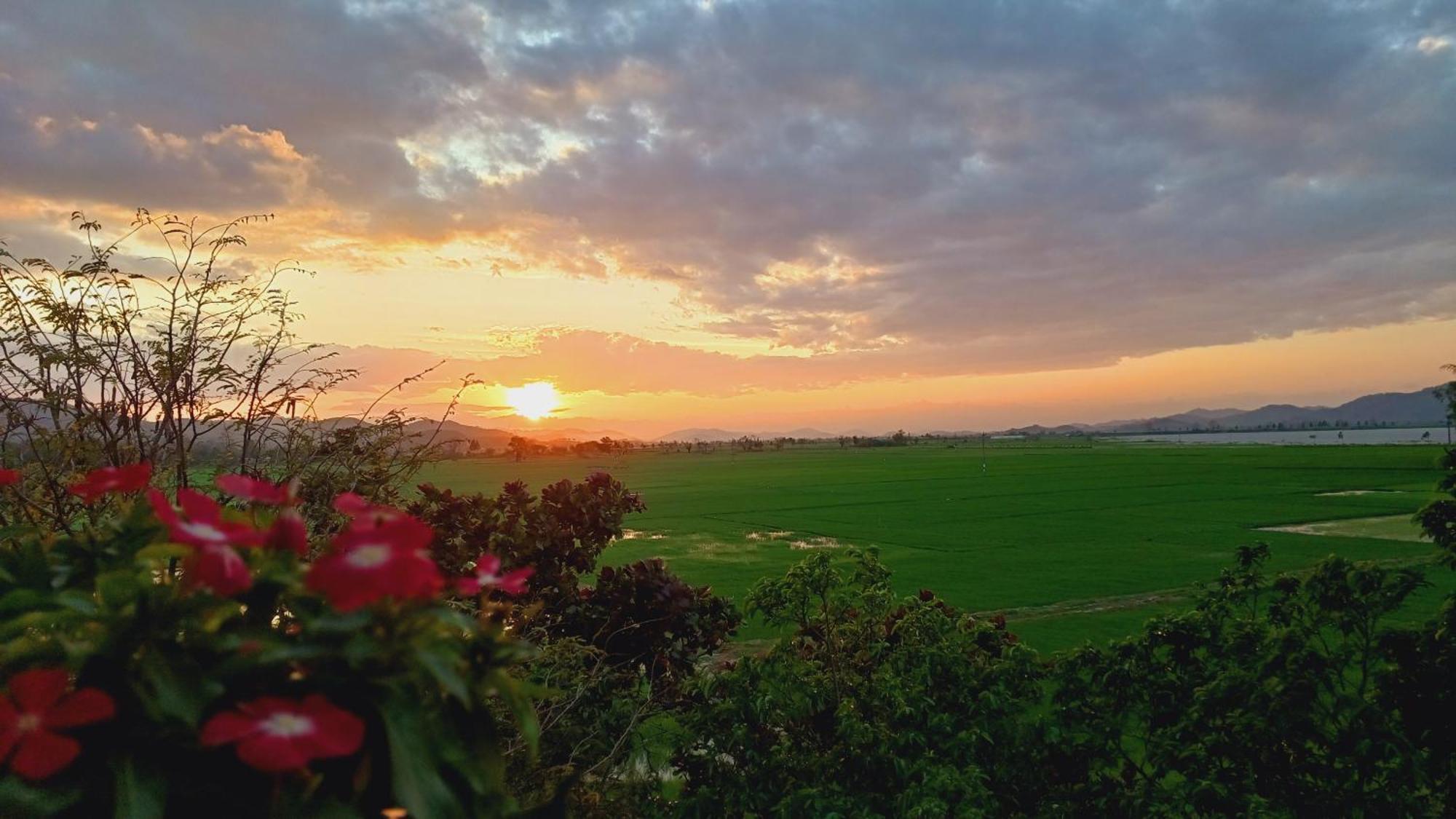 Lak View Hotel Lien Son Luaran gambar